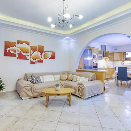 Charming 3br Apt With Breathtaking Sea Views By 360 Estates Birzebbuga