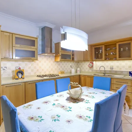 Charming 3br Apt With Breathtaking Sea Views By 360 Estates