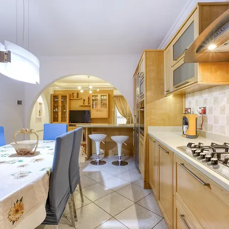 Charming 3br Apt With Breathtaking Sea Views By 360 Estates