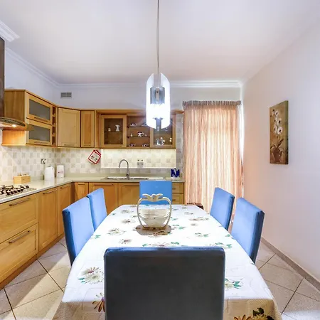 شقة Charming 3br Apt With Breathtaking Sea Views By 360 Estates