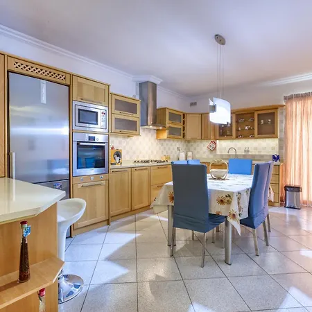 Charming 3br Apt With Breathtaking Sea Views By 360 Estates